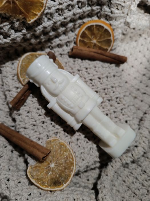 Świece sojowe - zimowe wzory: choinki, bałwanki, mikołaje i inne