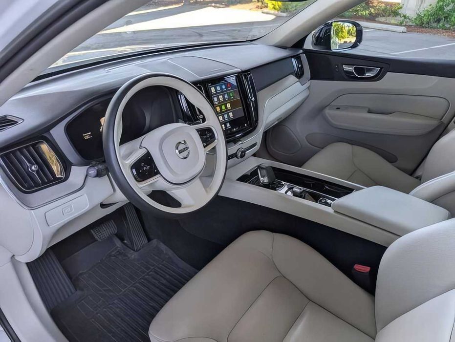 Volvo XC60      2023