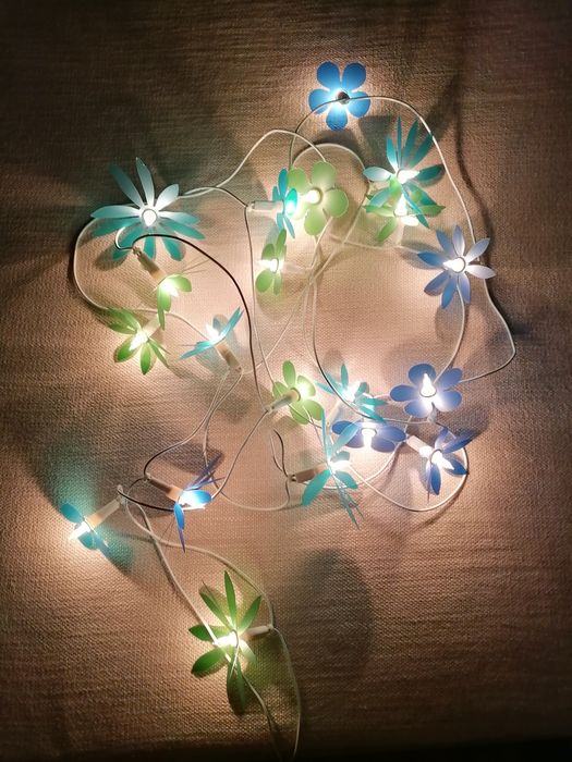 Lampki ozdobne kwiatki do pokoju dziecięcego