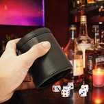 Copo preto em couro para dados de jogar