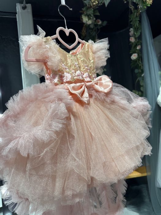 Сукня на 1 рік із зйомним шлейфом