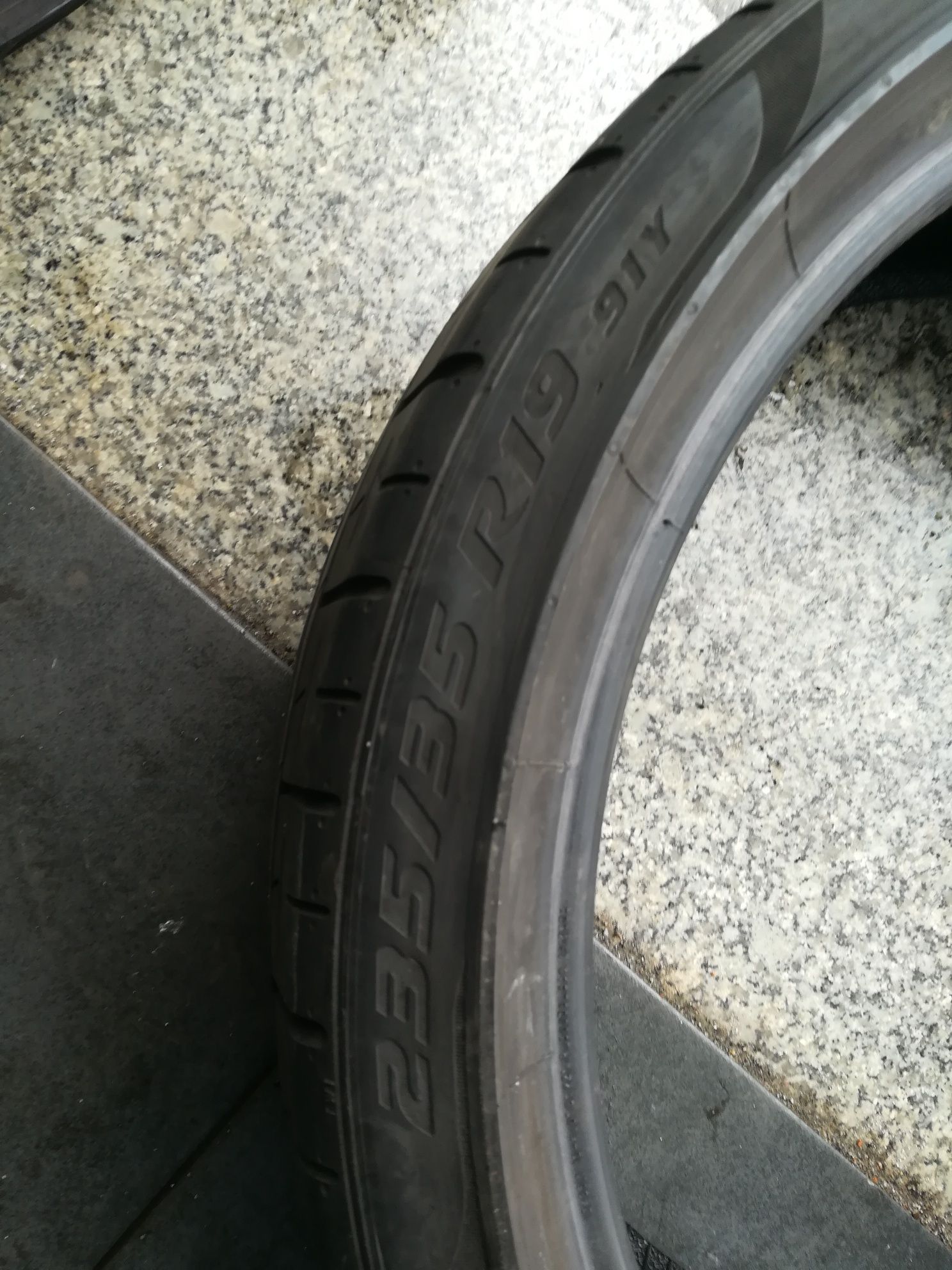 2 pneus 235 35 r19 Pirelli