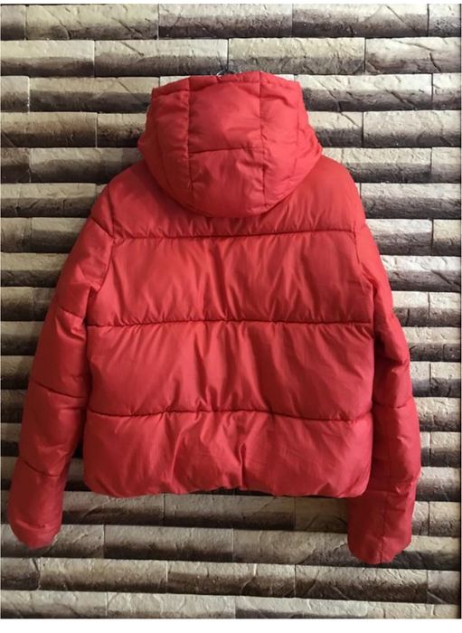 Тепла куртка, коротка, чорна, червона