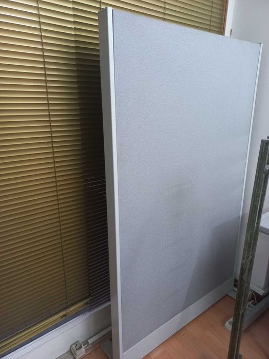 Divisória entre espaços