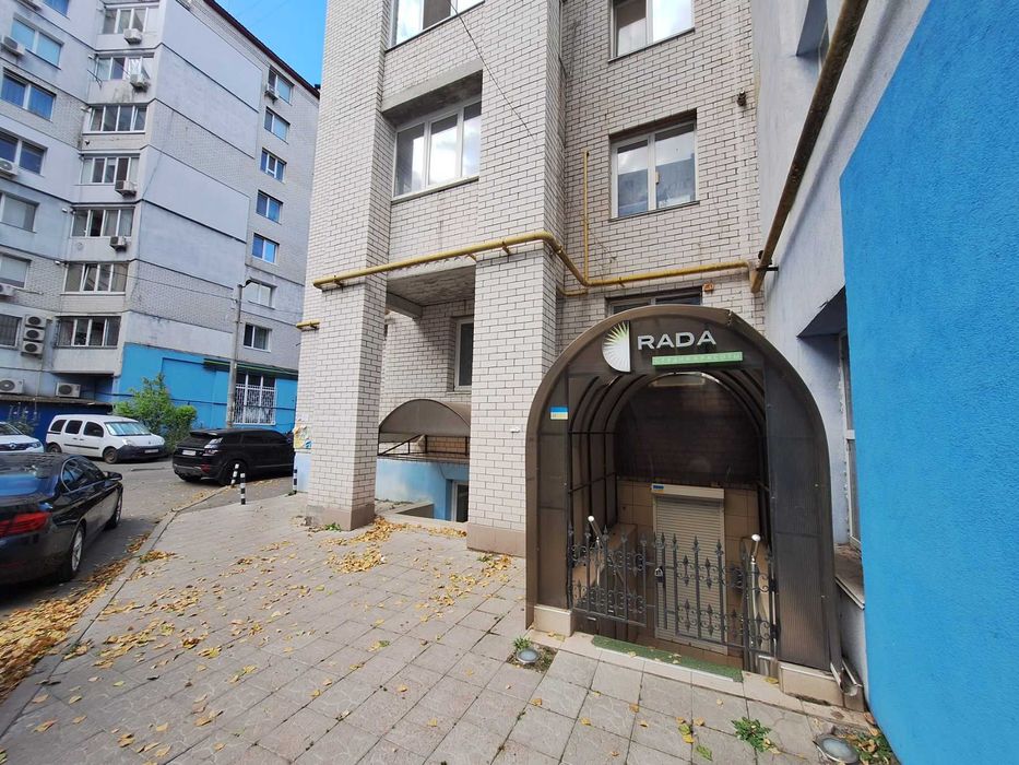 Продам приміщення 62м2 з готовим біснесом, вул. Білогородська 51.