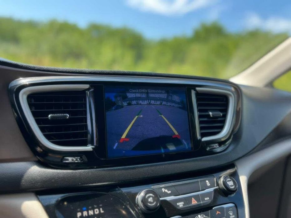 Chrysler Pacifica Touring L      2017