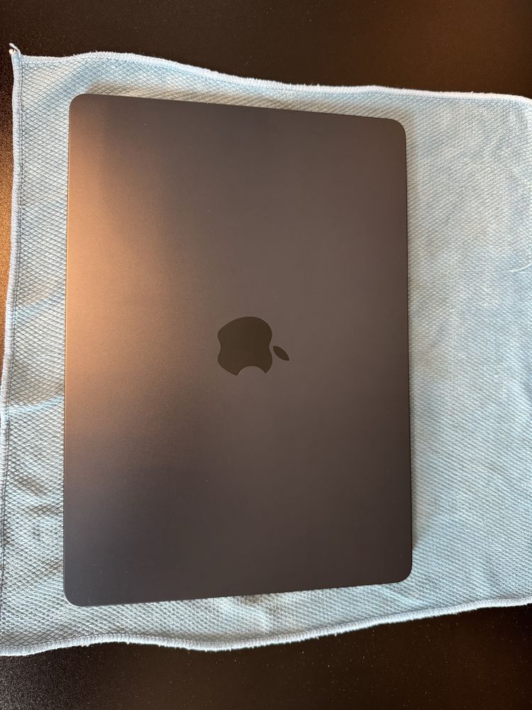 Apple MacBook Air A2681 8C CPU/10C GPU/16GB/256GB