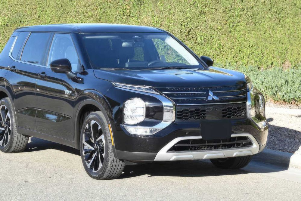 Mitsubishi Outlander PHEV SE      2023