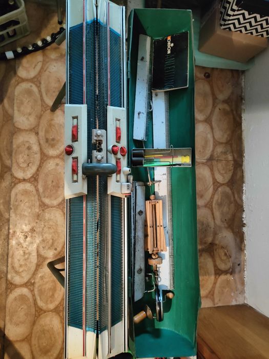 Maszyna dziewiarska dwupłytowa