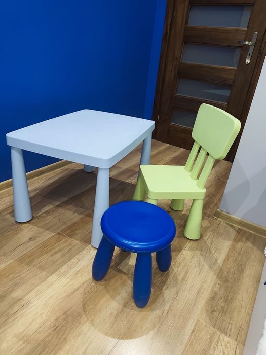 Zestaw Mamut IKEA stolik plus krzesełka