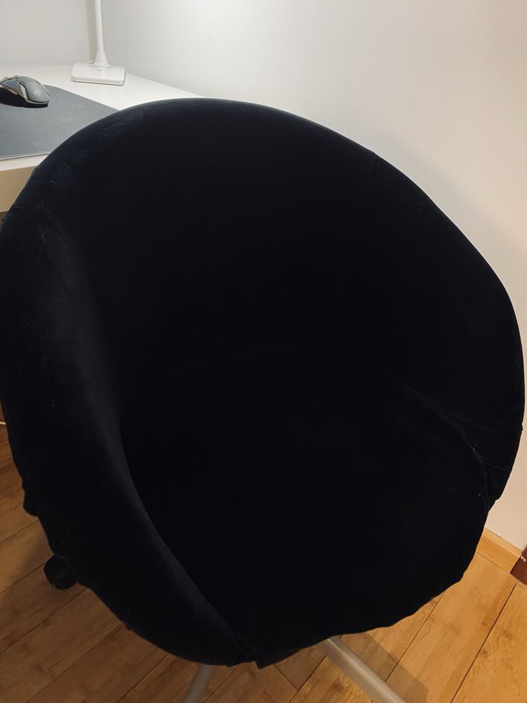 Fotel welurowy czarny obrotowy, do biurka
