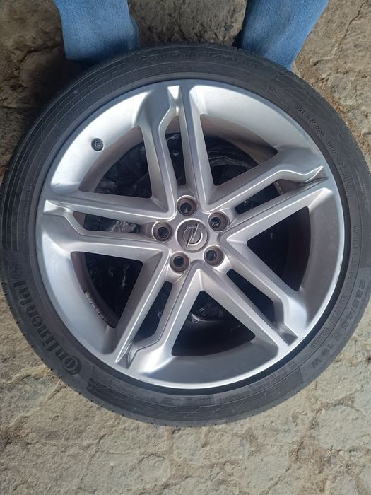 Felgi aluminiowe z oponami letnimi