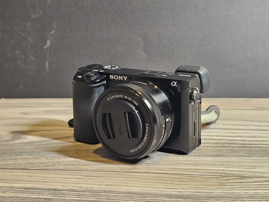 Sony A6100 + 2 obiektywy + akcesoria