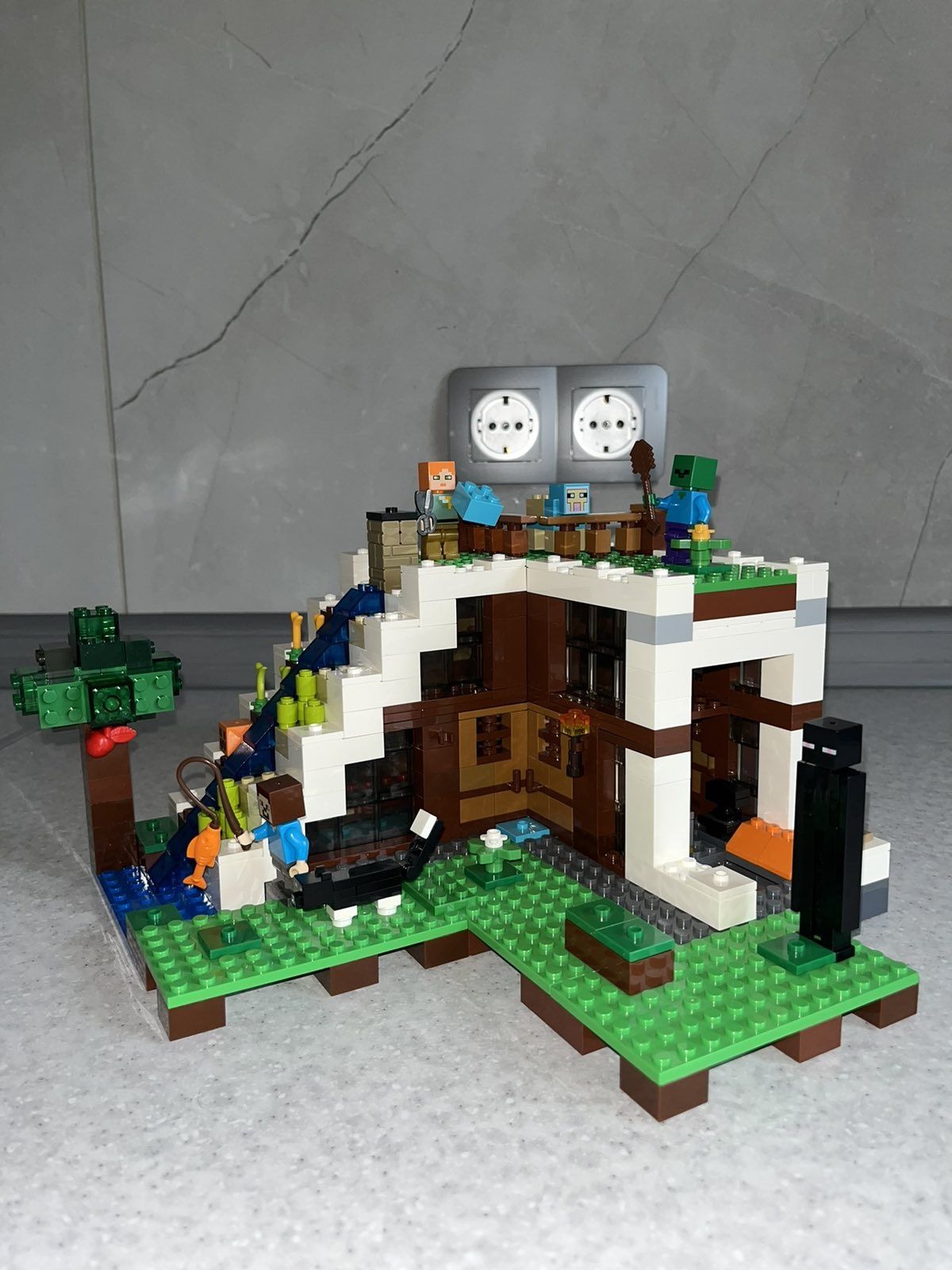 Аналог LEGO Minecraft The Waterfall Base 21134