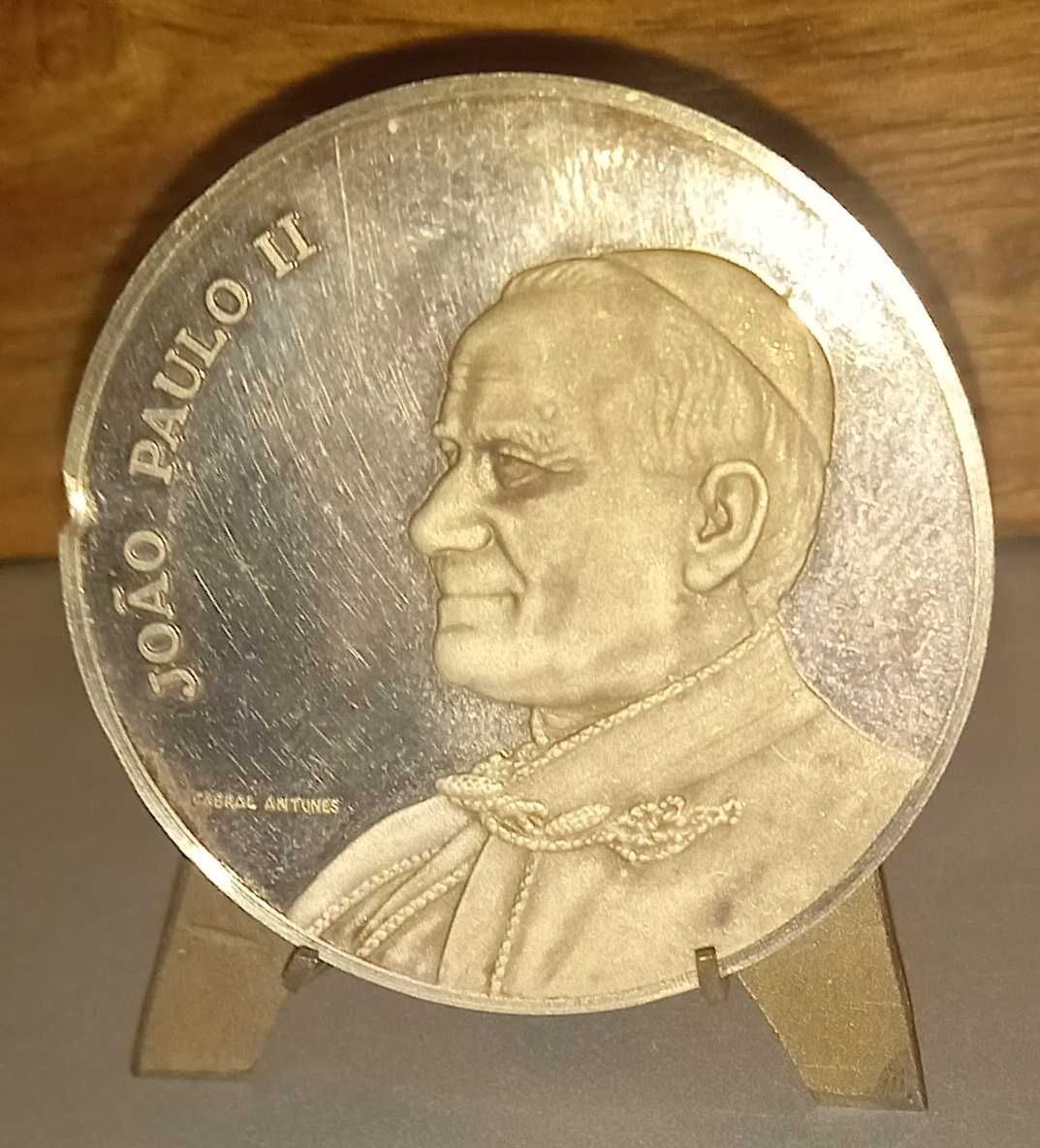 Medalha Prata do Papa João Paulo II (1982).