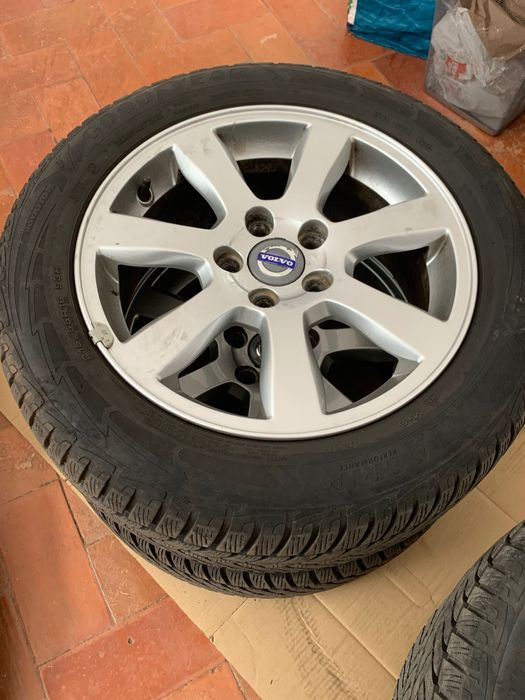 Pneus GOODYEAR ULTRAGRIP Performance 215/55 R16(Inverno)+ Jantes Volvo
