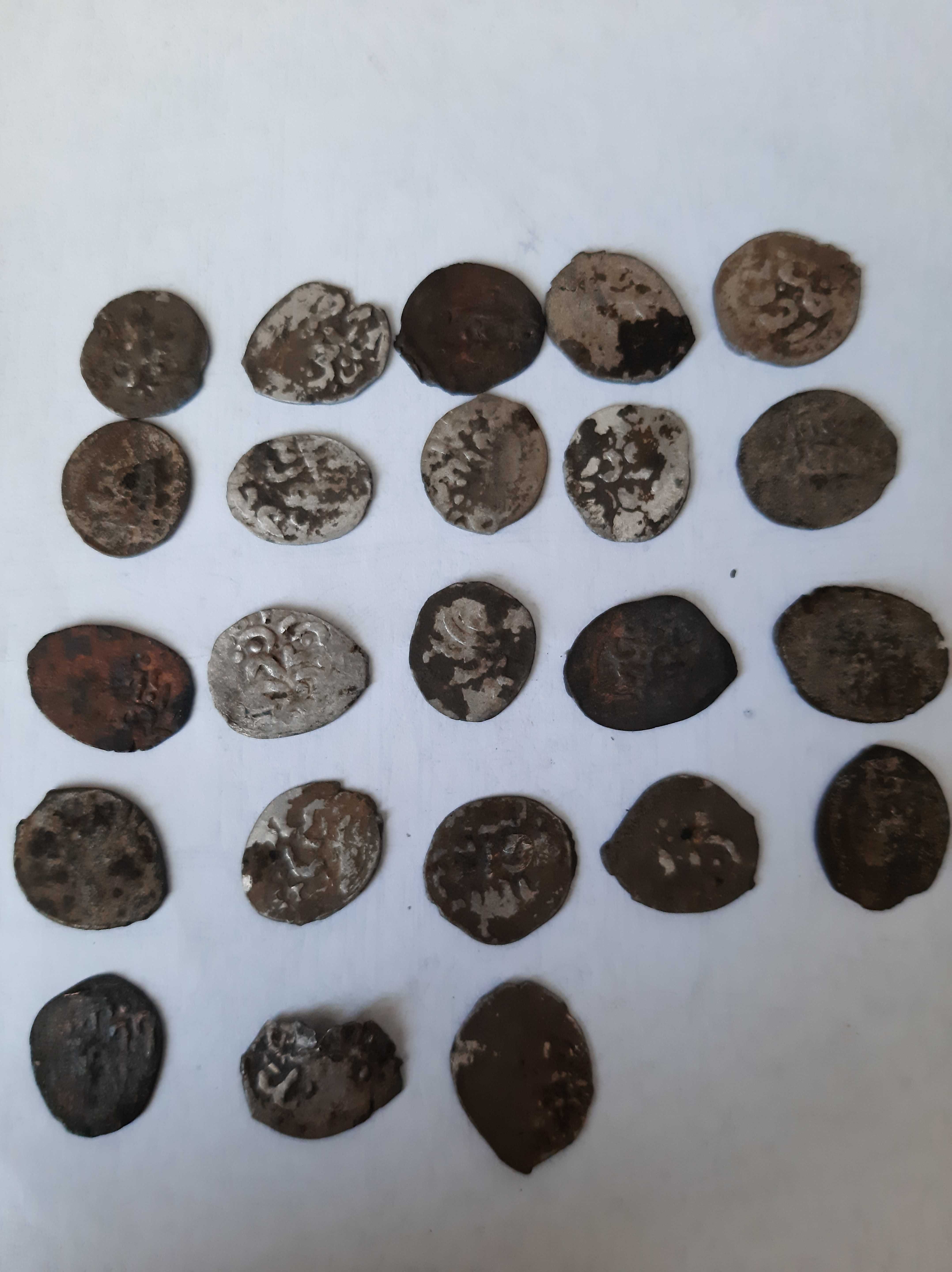 Монеты Серебро 23 штуки.