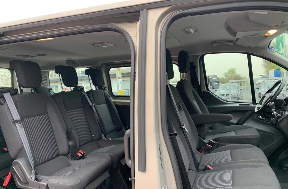 Ford Transit Custom 2.0D z roku 2017 - f VAT 23 - 9 osób lub 3 z paką
