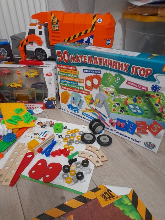 Іграшки фірмові одним лотом