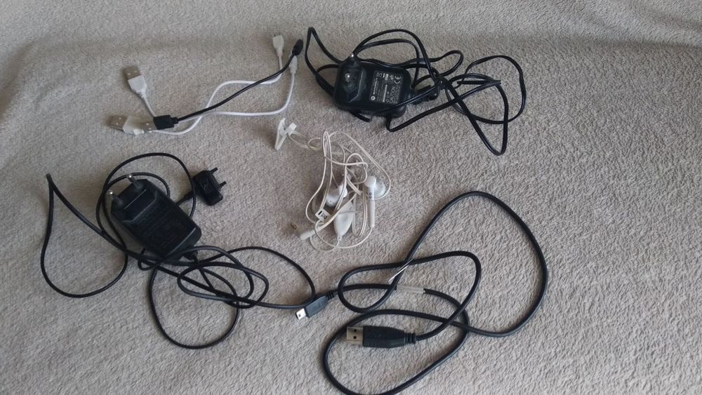 Продам зарядку для телефону