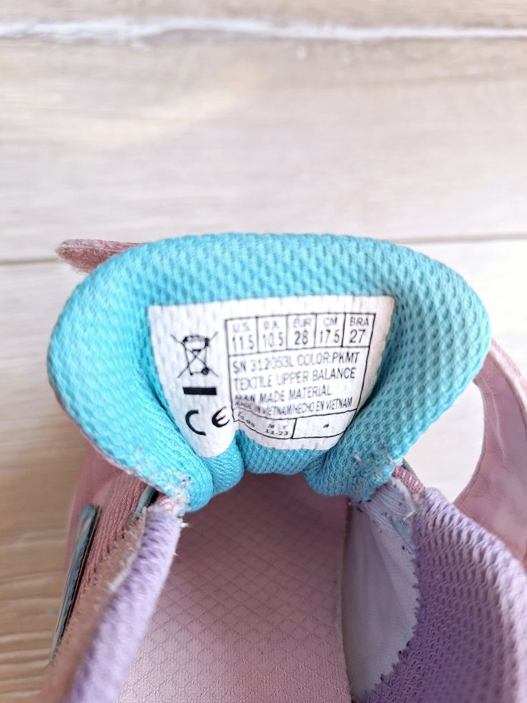 Кроссовки на девочку р-р 28 Skechers