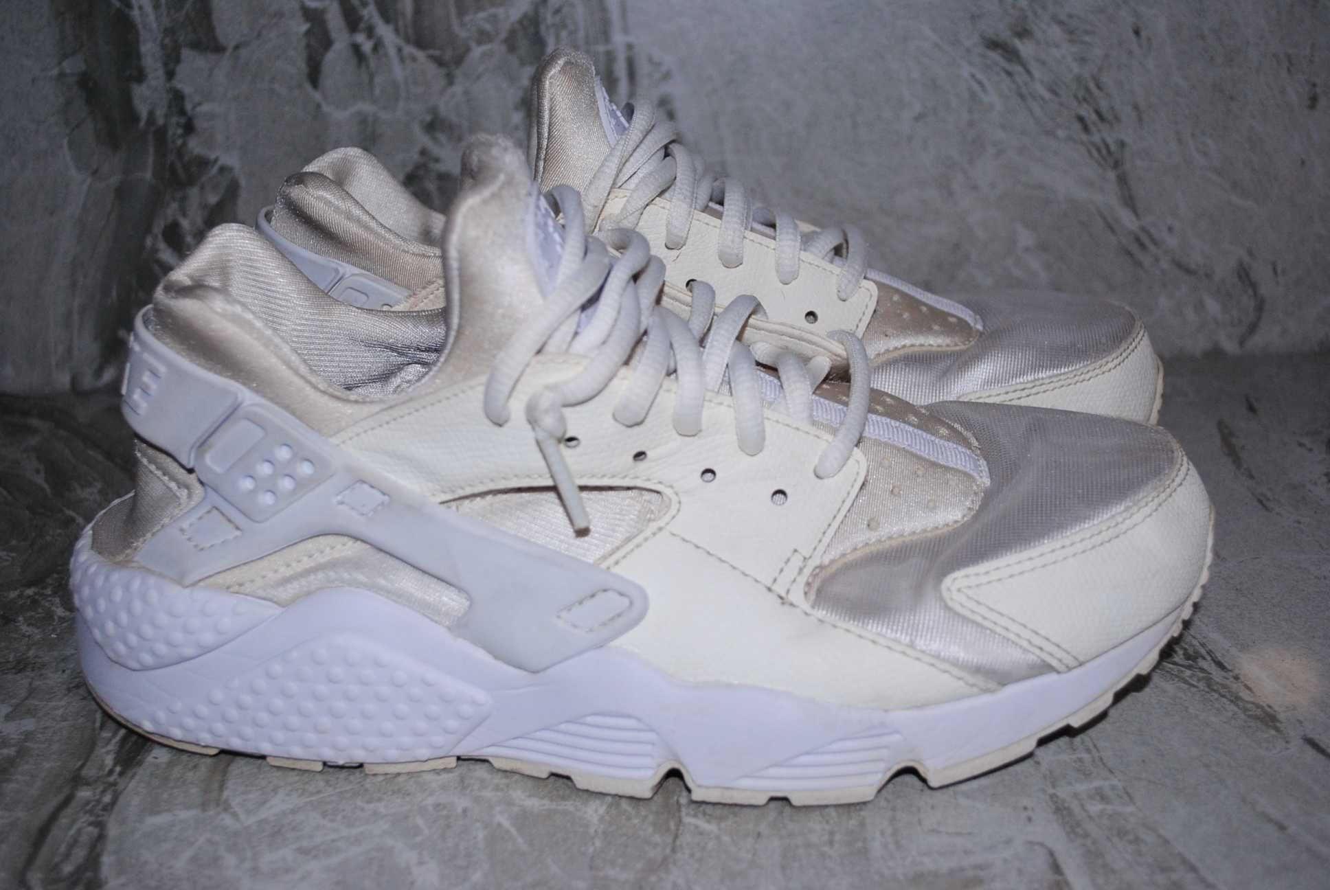 nike huarache кроссовки 39 размер на девочку