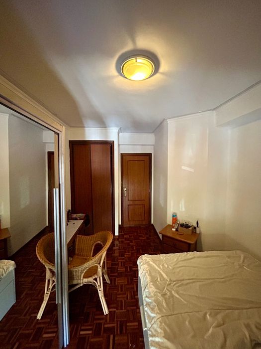 Quarto Para Arrendar Com Varanda