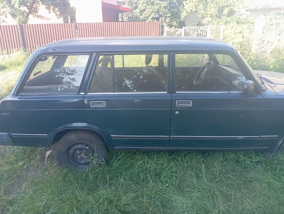 Автомобіль ВАЗ 2104