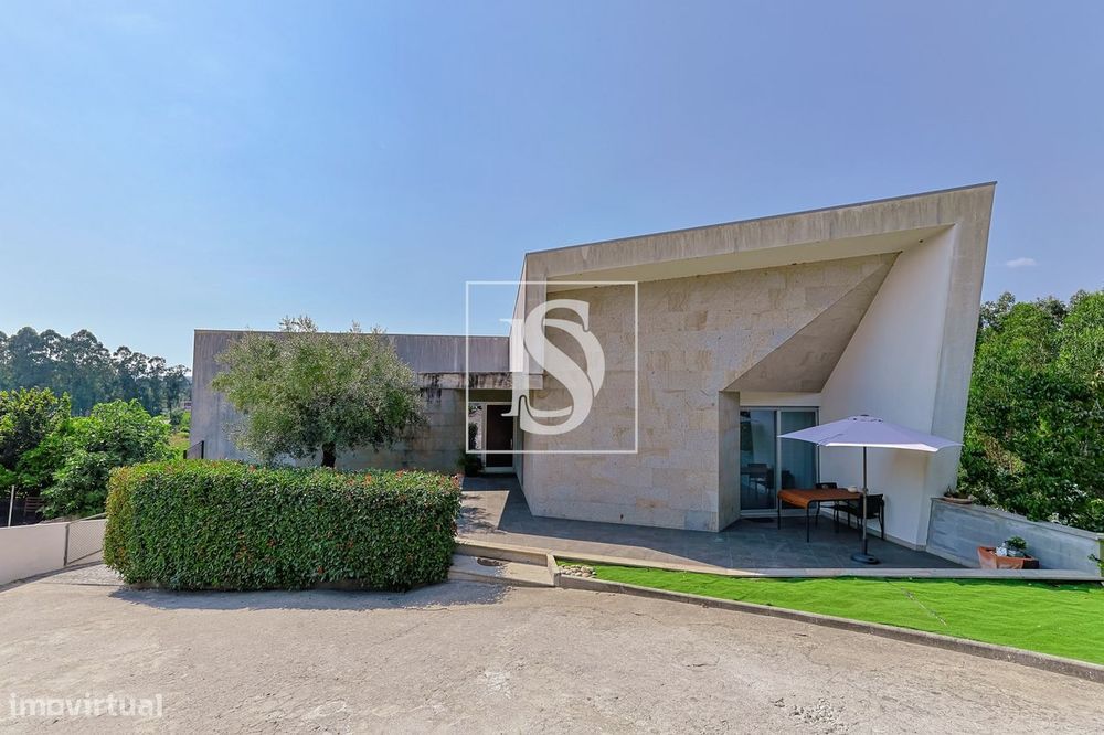 Moradia Individual T3+1, c/ 347 m² de área bruta de construção