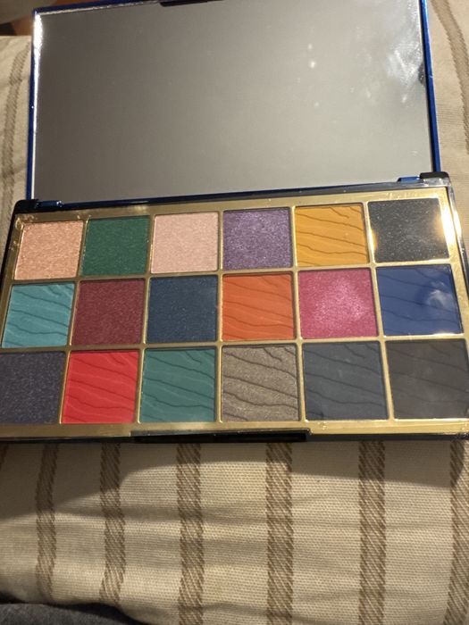 Maquilhagem sombras Revolution