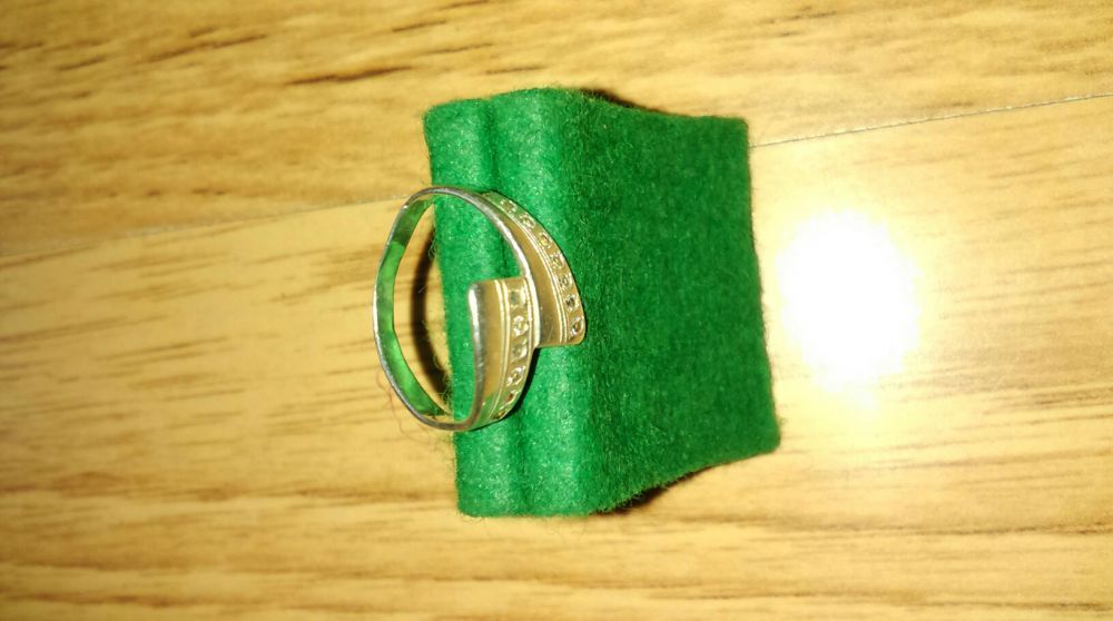 Pierścionek srebrny 925