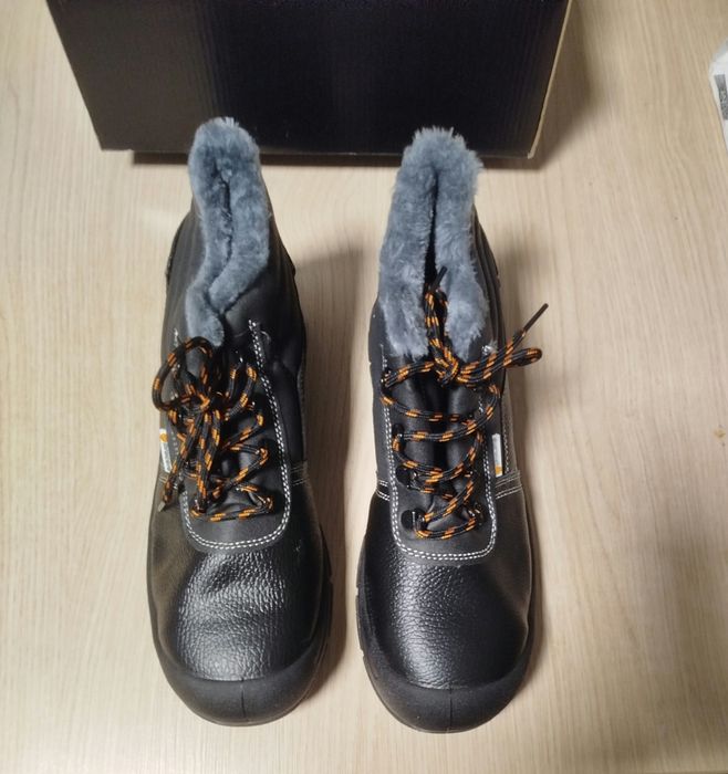 Buty męskie robocze ocieplane nowe .