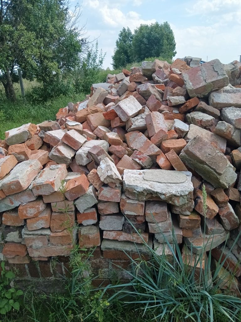Gruz kawalki cegły