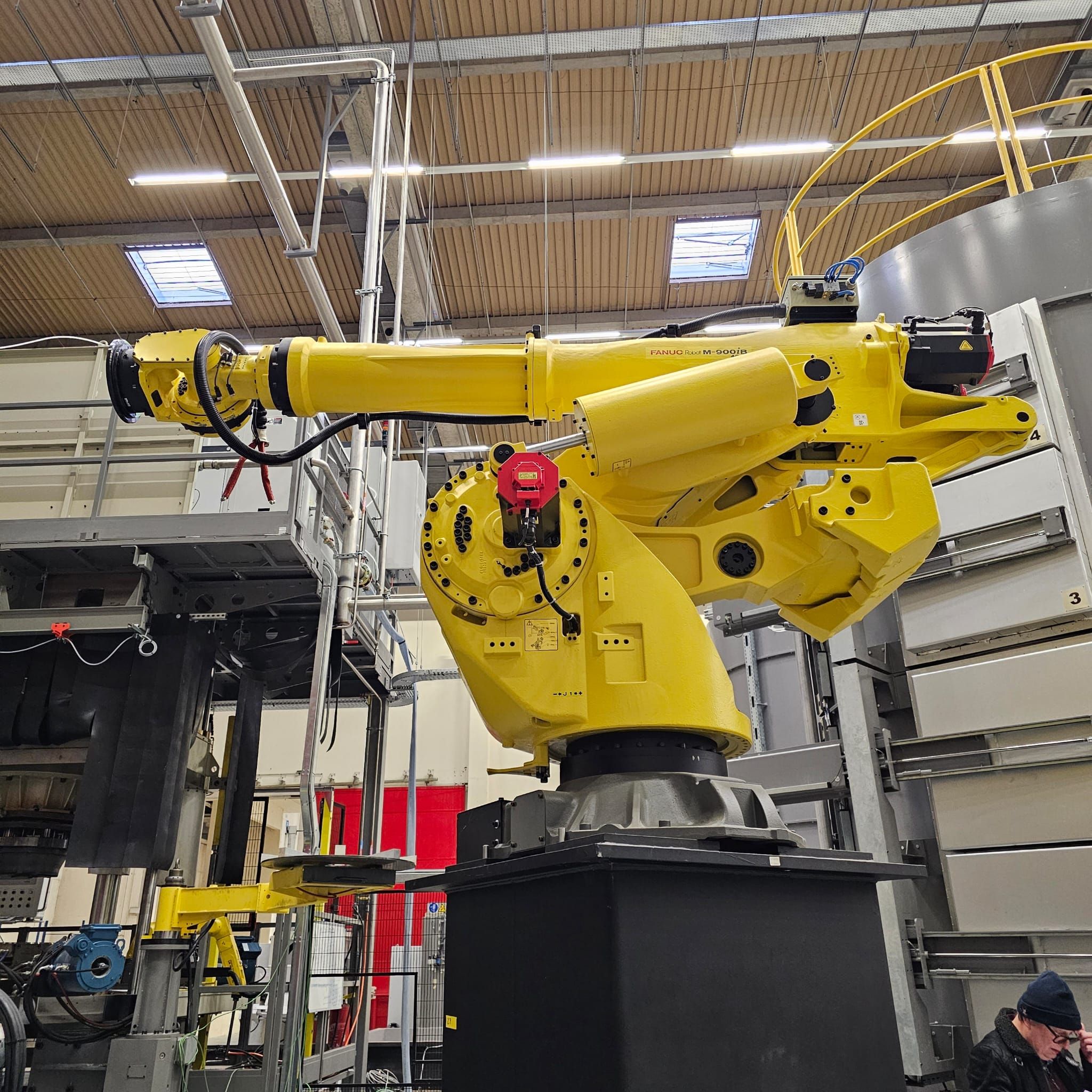 Fanuc M-900Ib/400L