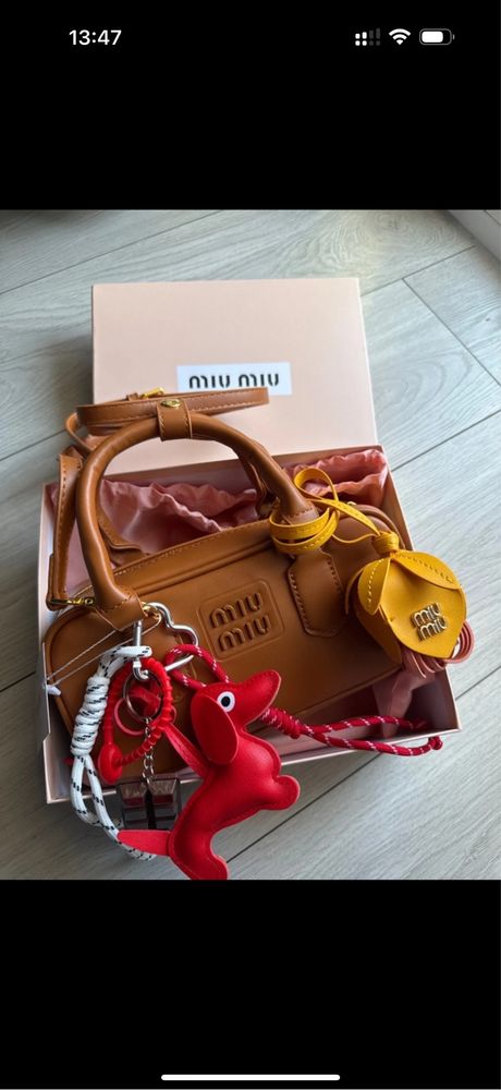 Miu miu torebka kuferek viral mleczna czekolada do ręki na ramie