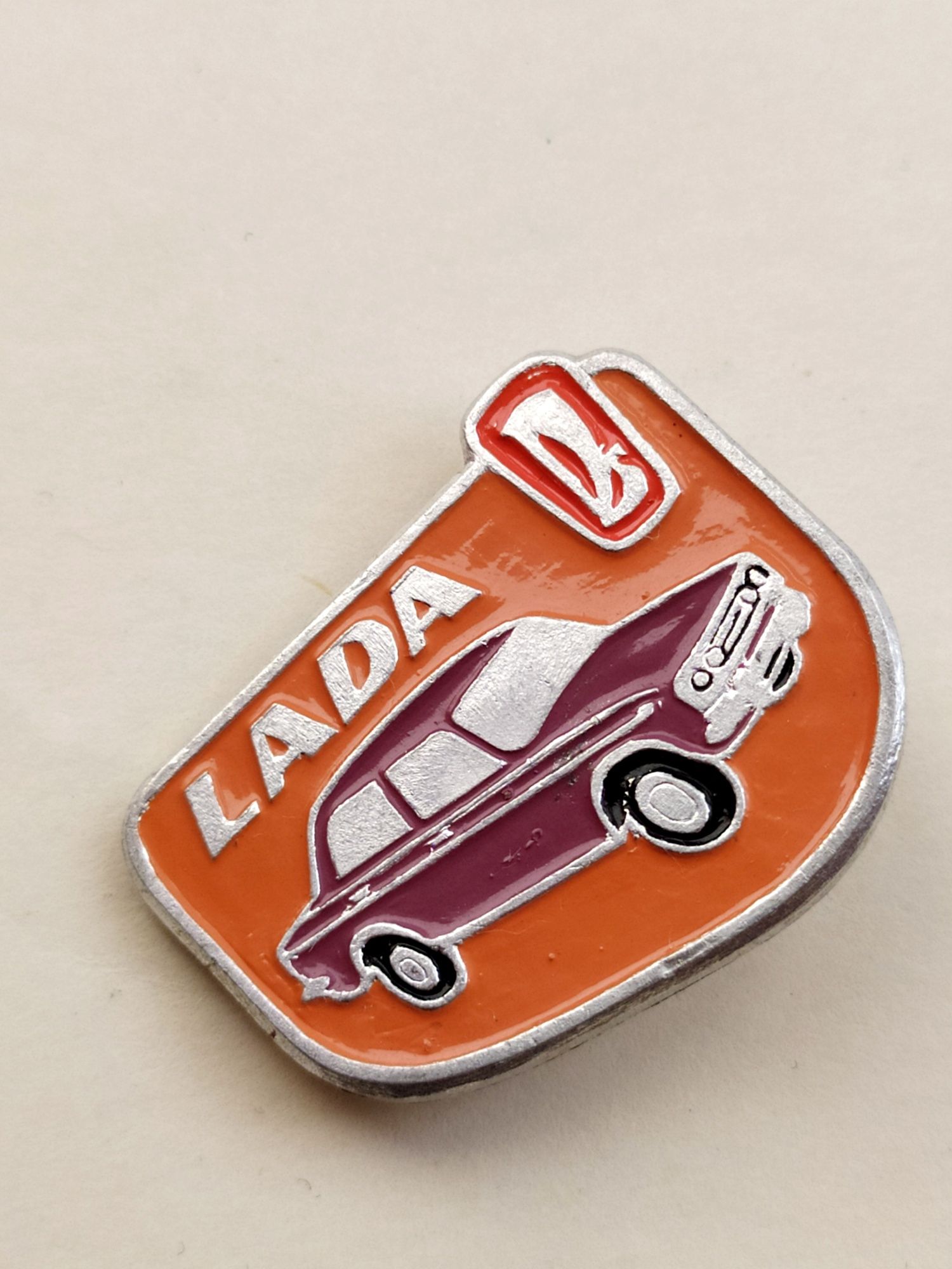 Малиновая Лада Lada Жигули 2106 автомобильный значок эмблема СССР