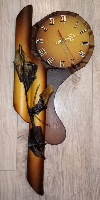 Zegar ścienny skórzany ładny