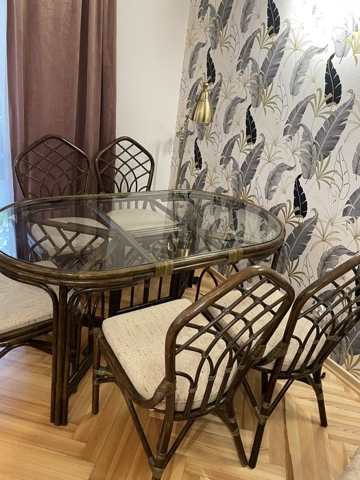 Stół ratanowy i 6 krzeseł