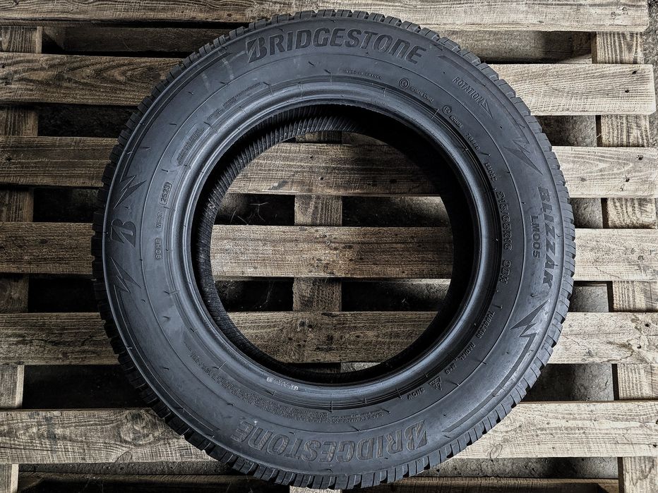 Одна шина 215/65r16 Bridgestone | 2023 | 8mm | Стан нової | Преміум