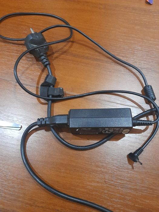 Зарядний пристрій Asus