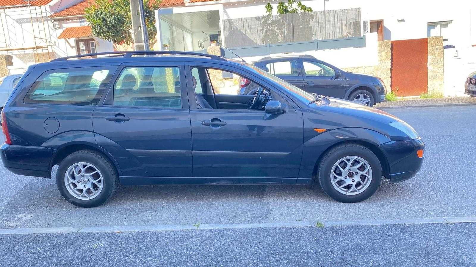 VENDE-SE UM FORD FOCUS