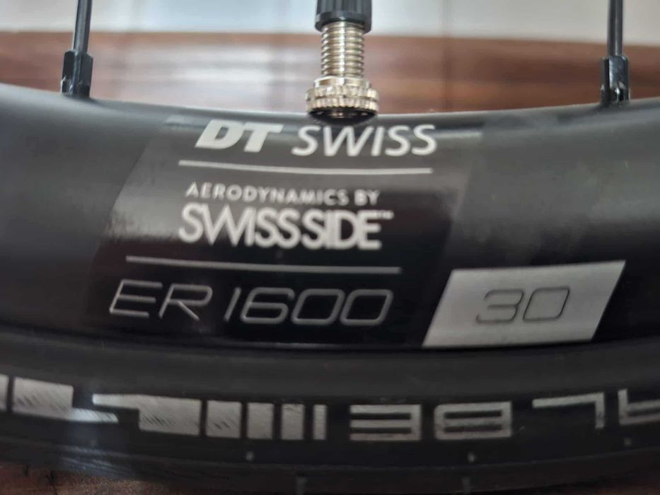 Komplet kół DT SWISS ER 1600 Spline 30 + opony schwalbe one 700x25c