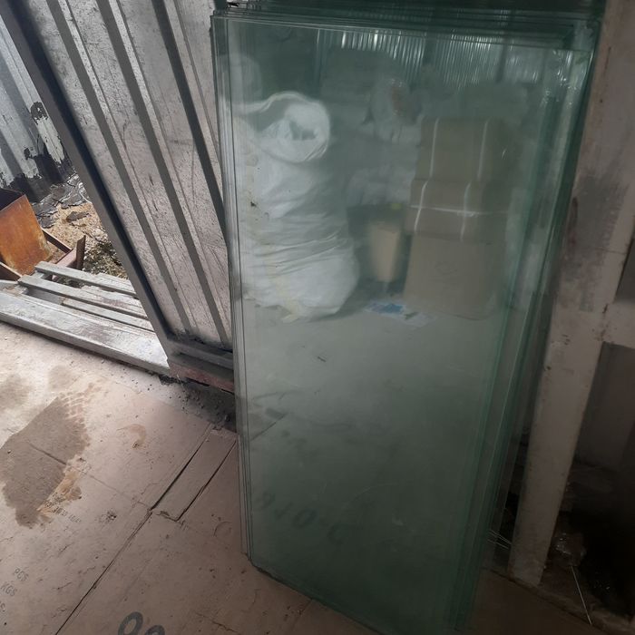 Стеклянная полка,витрина.