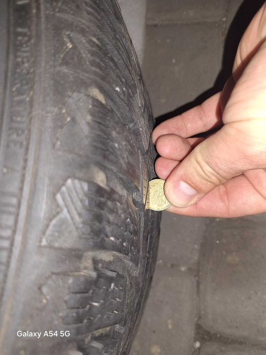 Koła felgi i opony zimowe 215/55/R17 Nokian Toyota Verso