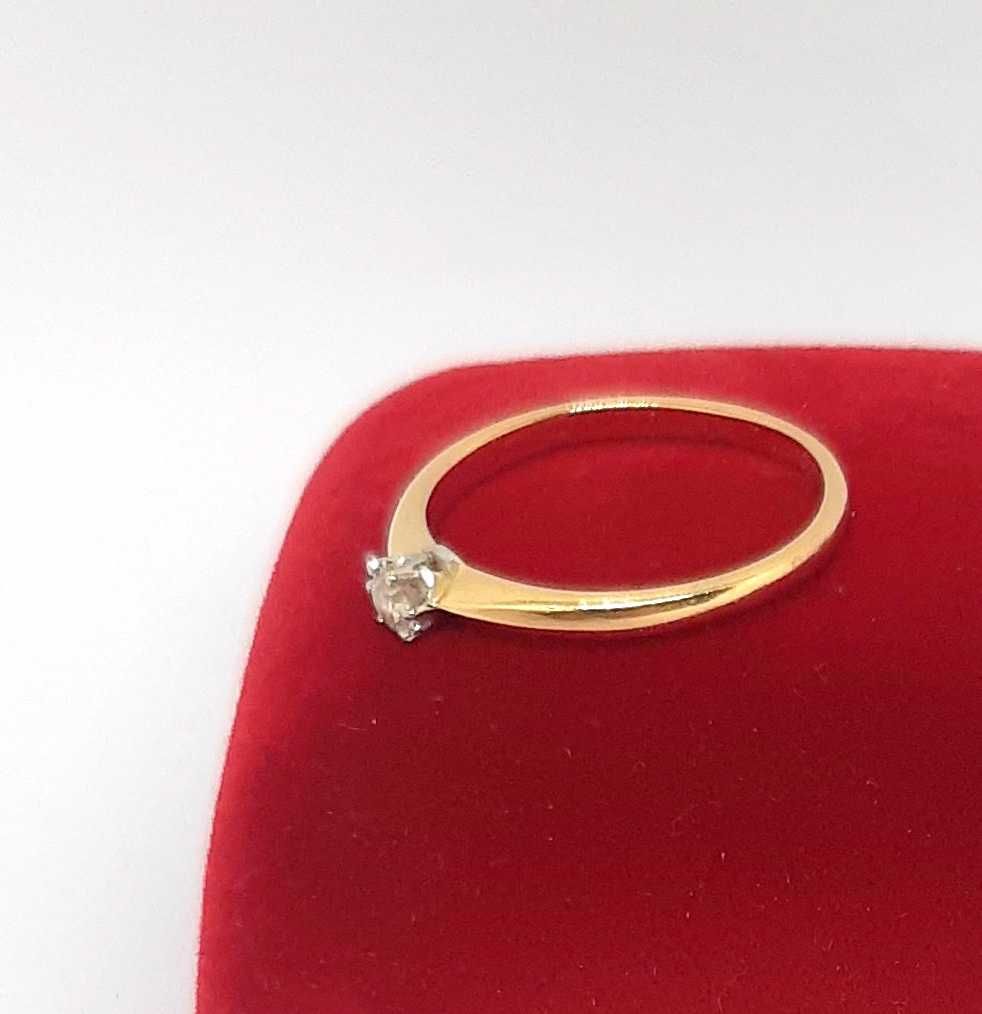 Złoty pierścionek z Brylantem 0,08ct PR.585 W:1,51gr R.12 ,