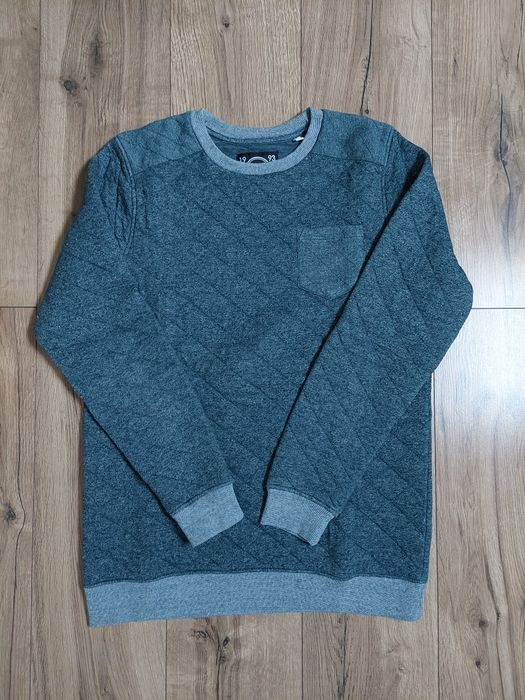 Męska bluza z przeszyciami