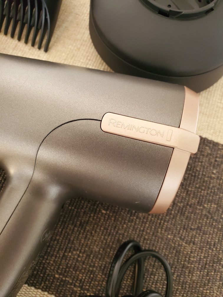 Suszarka do włosów Remington D6078