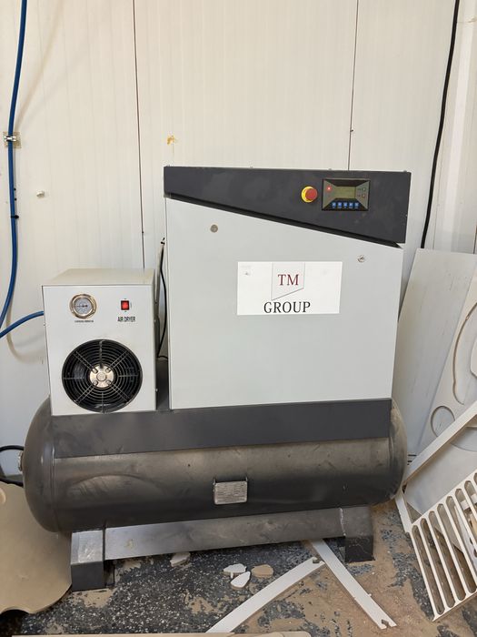 Sprezarka Srubowa 7,5 kw tylko 220 godzin pracy 80 godzin tloczenia
