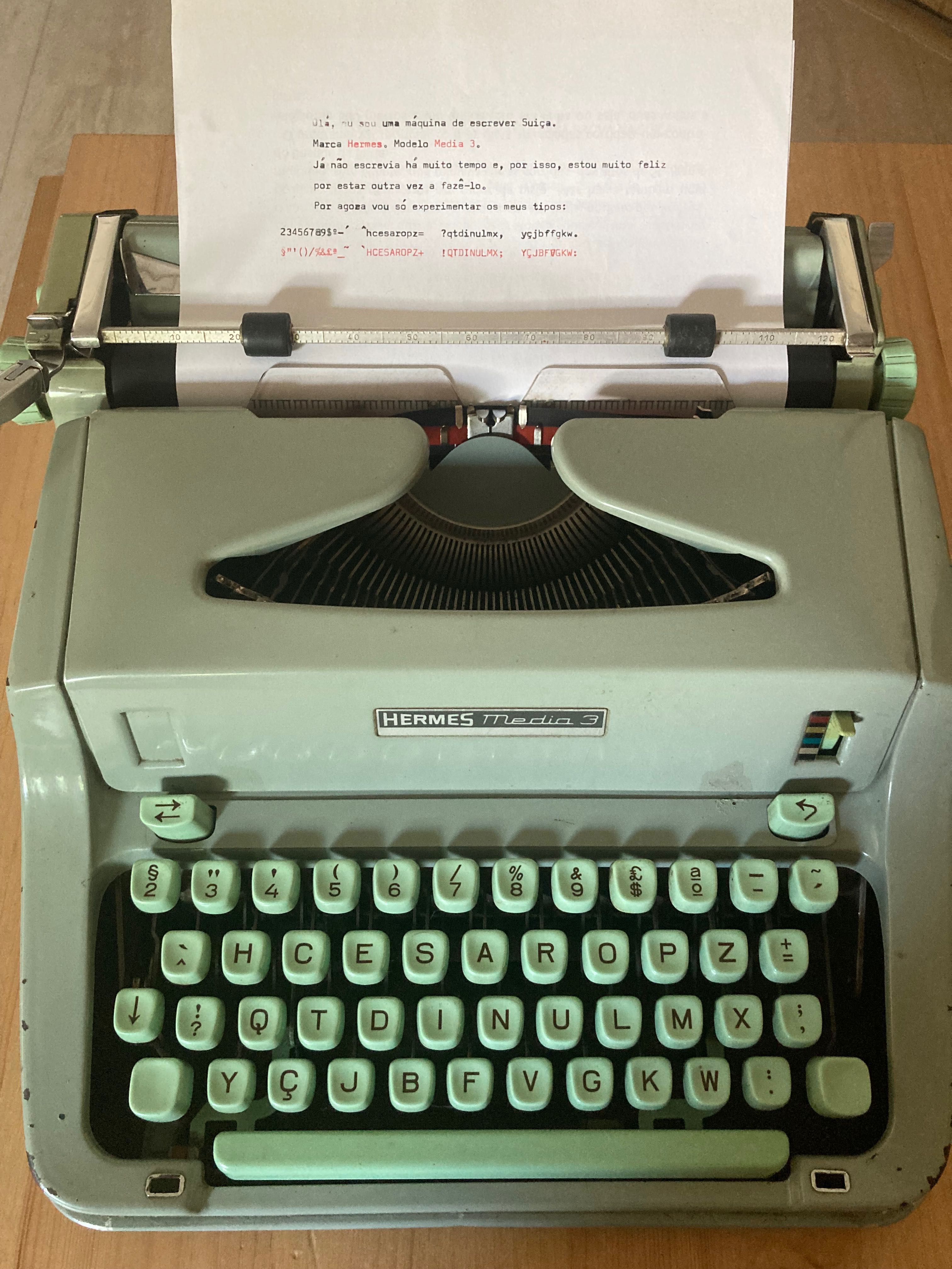 Máquina de escrever  ***   Hermes 3000