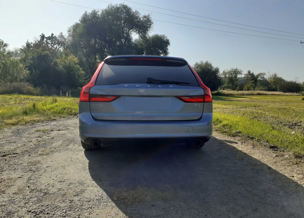 Volvo V90      2017